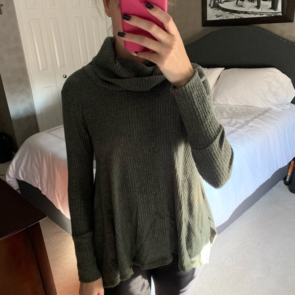 Green Swing Turtleneck